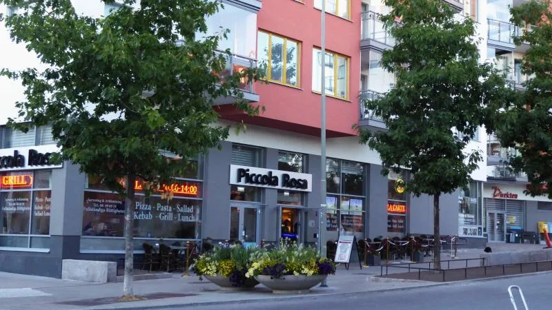 Nya Piccola Rosa restaurang i Hässelby Strand